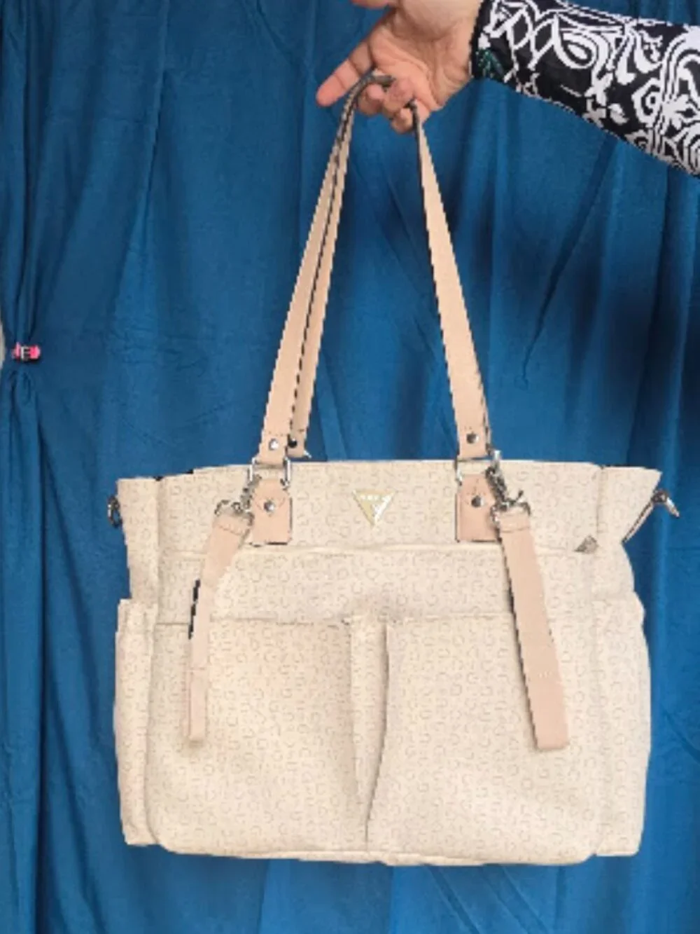 GUESS 4G Multi-functional / Work Tote / Travel Carry-On / Diaper Bag